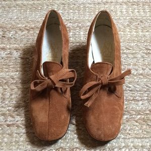 VINTAGE  SUEDE ESQ HUSH PUPPIES SIZE 8